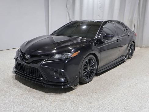 Used 2022 Toyota Camry SE w/ Carpet Mat Package (TMS) AWD/4WD image 7