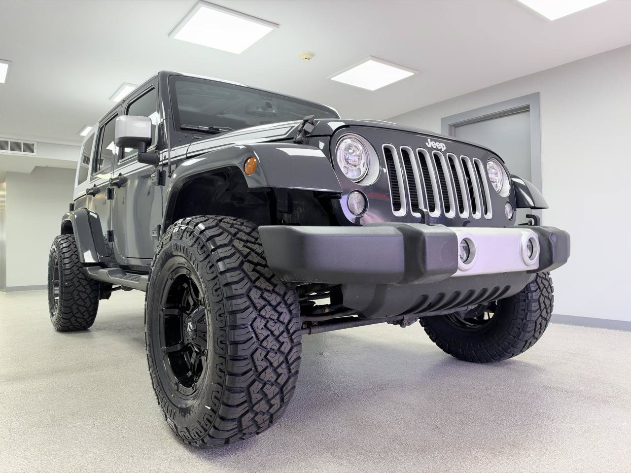 Used 2017 Jeep Wrangler Unlimited Sahara w/ Quick Order Package 24E Chief AWD/4WD image 4