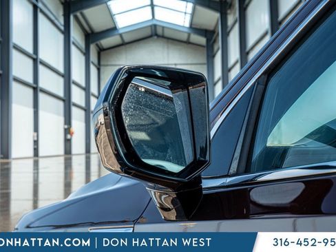 Used 2023 GMC Yukon XL SLT image 29