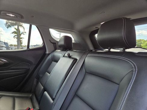 Used 2024 GMC Terrain SLT image 17