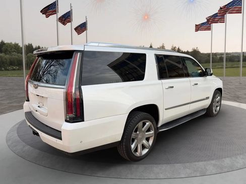 Used 2018 Cadillac Escalade ESV Luxury AWD/4WD image 8