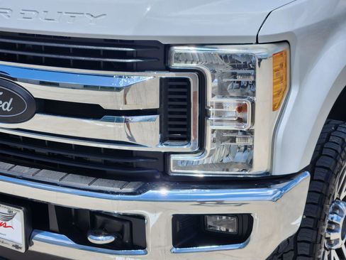 Used 2017 Ford F250 XLT w/ XLT Premium Package AWD/4WD image 9