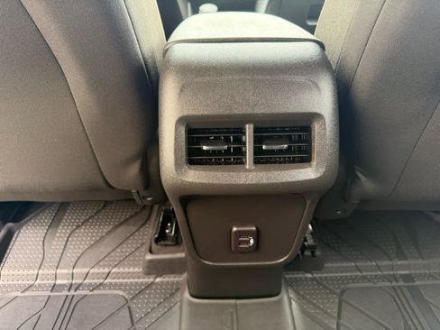 Used 2023 Chevrolet Equinox LT AWD/4WD image 11
