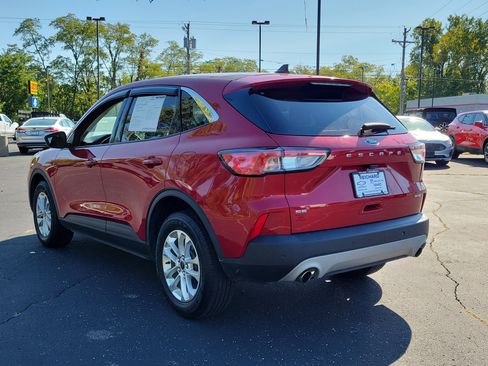 Used 2021 Ford Escape SE image 3