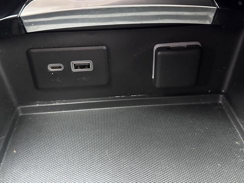 Used 2022 Buick Envision Essence w/ Safety Package image 25