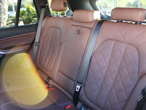 Used 2026 BMW X5 xDrive40i w/ Premium Package image 29