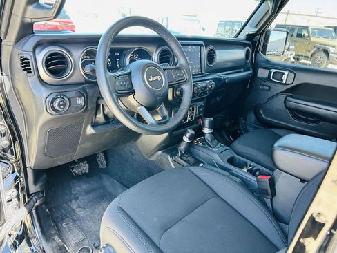 Used 2023 Jeep Gladiator Sport AWD/4WD image 10