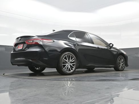 Used 2022 Toyota Camry XLE FWD image 30