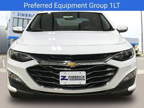 Used 2025 Chevrolet Malibu LT image 2