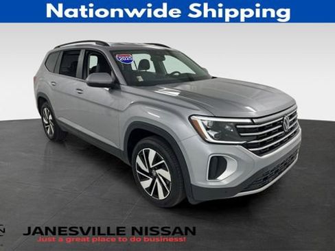 Used 2025 Volkswagen Atlas SE AWD/4WD image 1