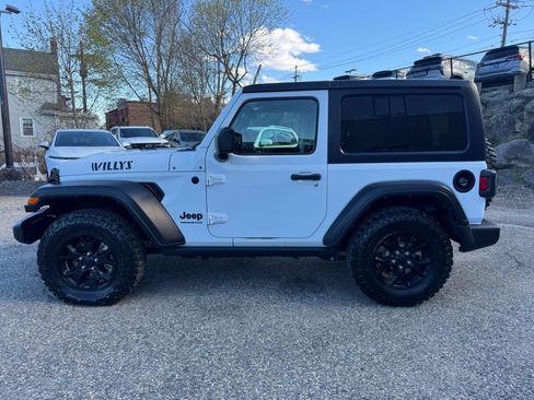 Used 2022 Jeep Wrangler Willys AWD/4WD image 2
