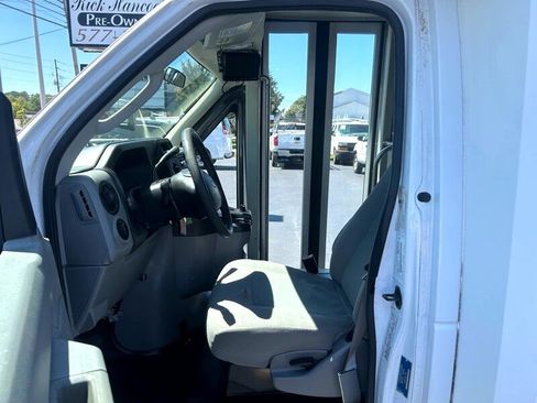 Used 2015 Ford E-350 and Econoline 350 Super Duty image 9