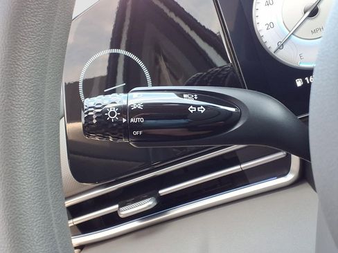 Used 2024 Hyundai Elantra SEL image 18