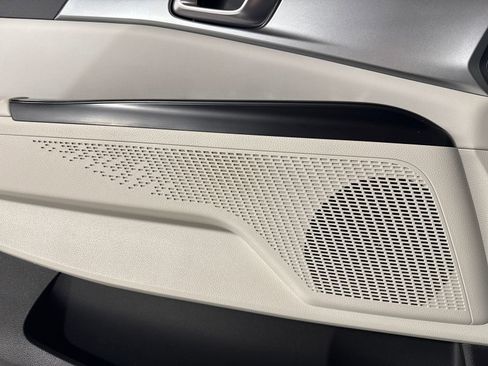 Certified 2022 Kia Carnival LX w/ Paint Protection Package image 29