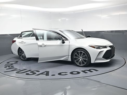 Used 2022 Toyota Avalon Touring w/ Advanced Safety Package image 26