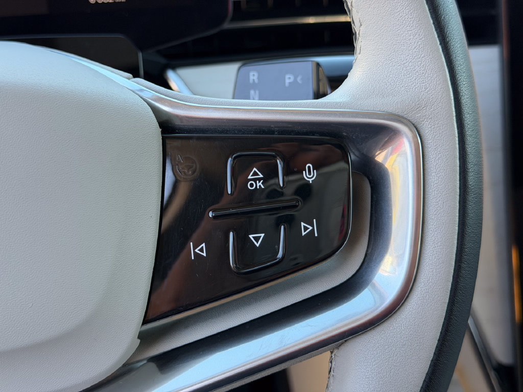 Certified 2025 Volvo EX90 Ultra AWD/4WD image 28