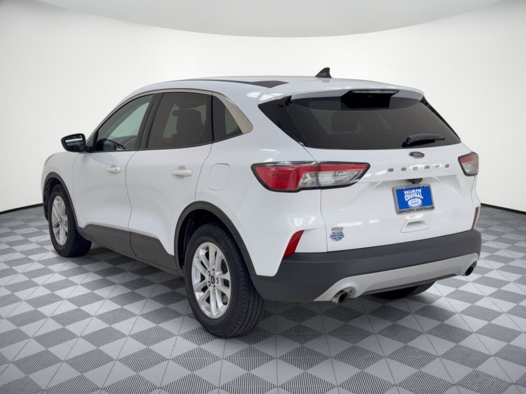 Used 2022 Ford Escape SE FWD image 3