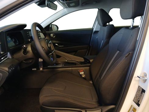 New 2026 Hyundai Elantra SE FWD image 9