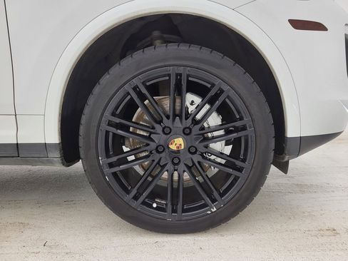 Used 2018 Porsche Cayenne Platinum Edition image 31