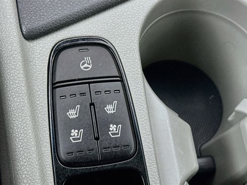 Used 2022 Kia Niro EX Premium FWD image 26