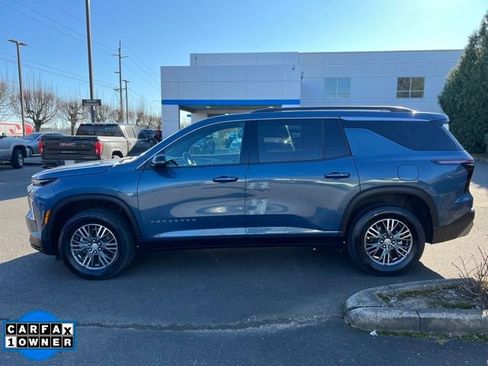 Used 2025 Chevrolet Traverse LT image 4