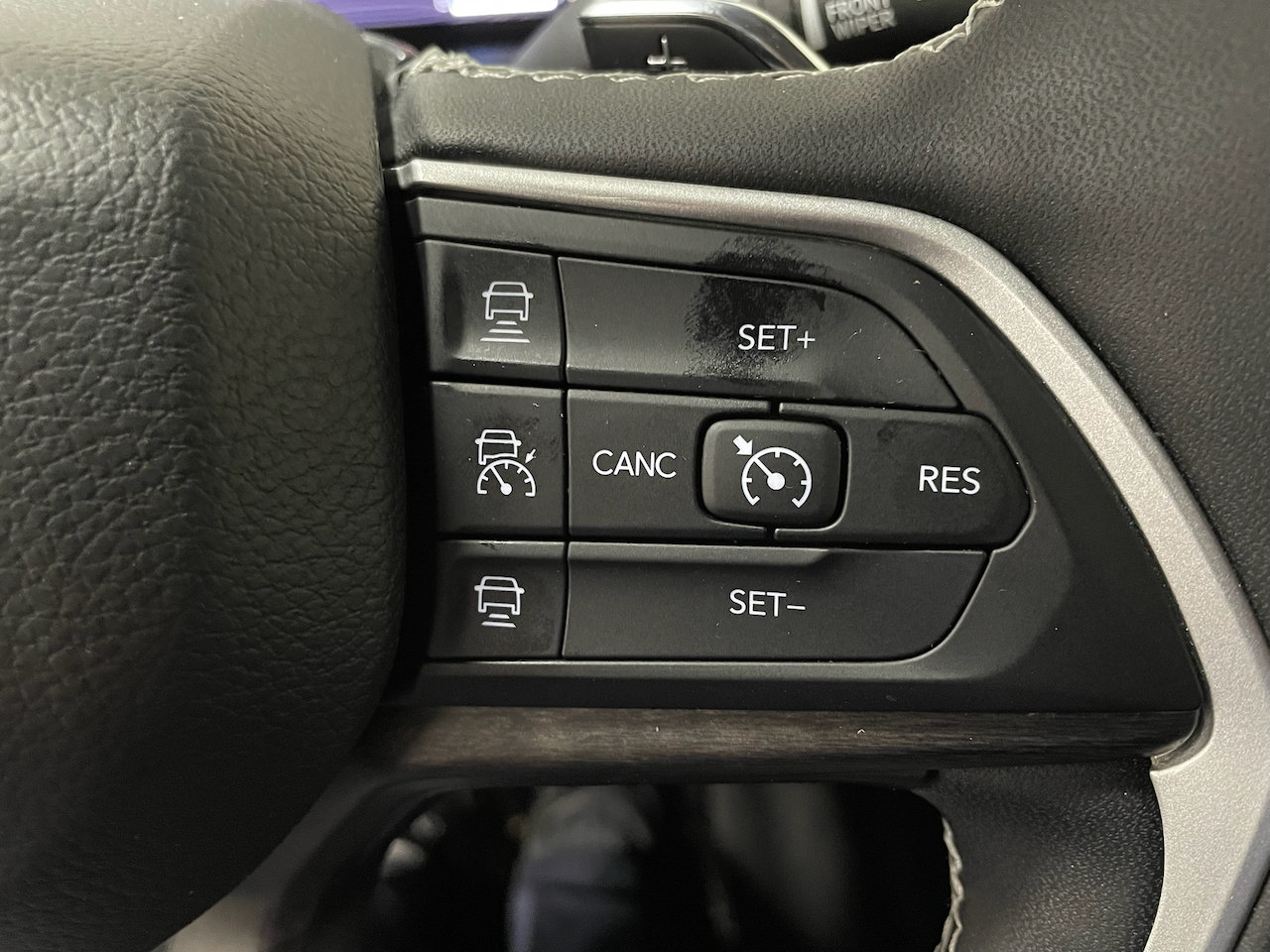 Used 2023 Jeep Grand Cherokee Limited AWD/4WD image 25