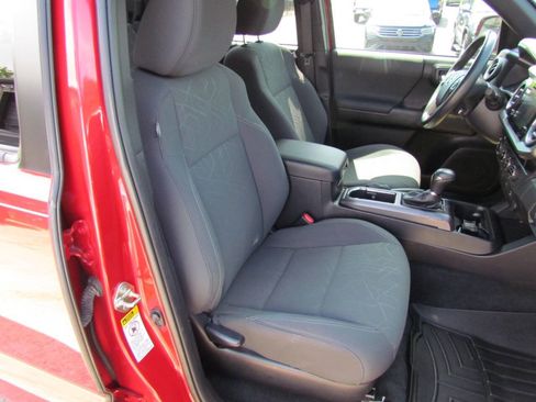 Used 2017 Toyota Tacoma TRD Sport w/ Tow Package (A/T) AWD/4WD image 17