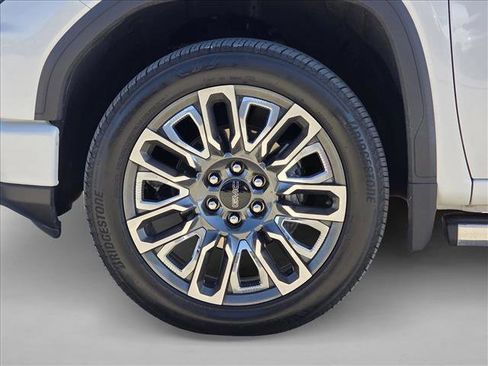 Used 2024 GMC Sierra 1500 Denali Ultimate image 9