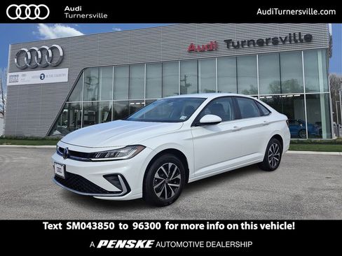 Used 2025 Volkswagen Jetta S image 1