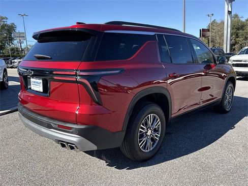 Used 2025 Chevrolet Traverse LT w/ Driver Confidence Package image 3