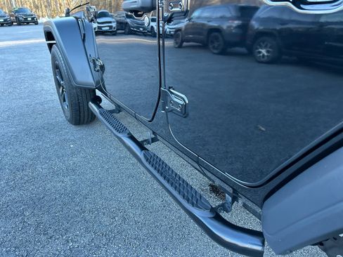 Used 2021 Jeep Wrangler Unlimited Sport image 29