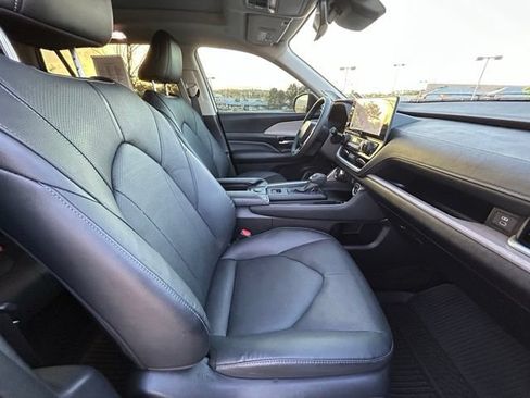 Used 2025 Toyota Grand Highlander AWD Hybrid image 35