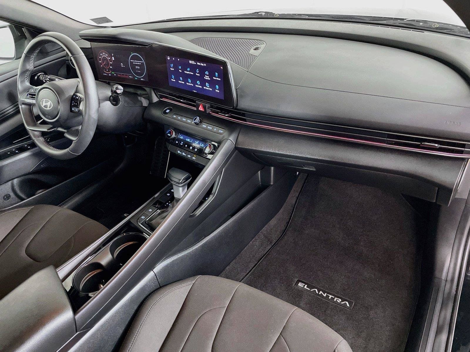 Certified 2025 Hyundai Elantra SEL FWD image 31