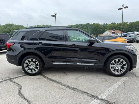 Used 2025 Ford Explorer Active w/ Active Comfort Package AWD/4WD image 8