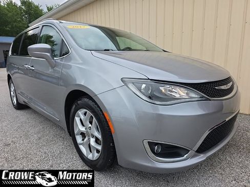 Used 2017 Chrysler Pacifica Touring-L w/ Tire & Wheel Group FWD image 1