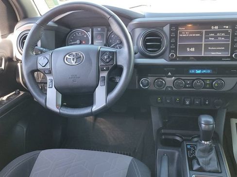 Used 2022 Toyota Tacoma TRD Off-Road w/ Technology Package AWD/4WD image 9