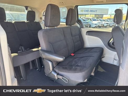 Used 2018 Dodge Grand Caravan SE w/ UConnect Hands-Free Group image 12