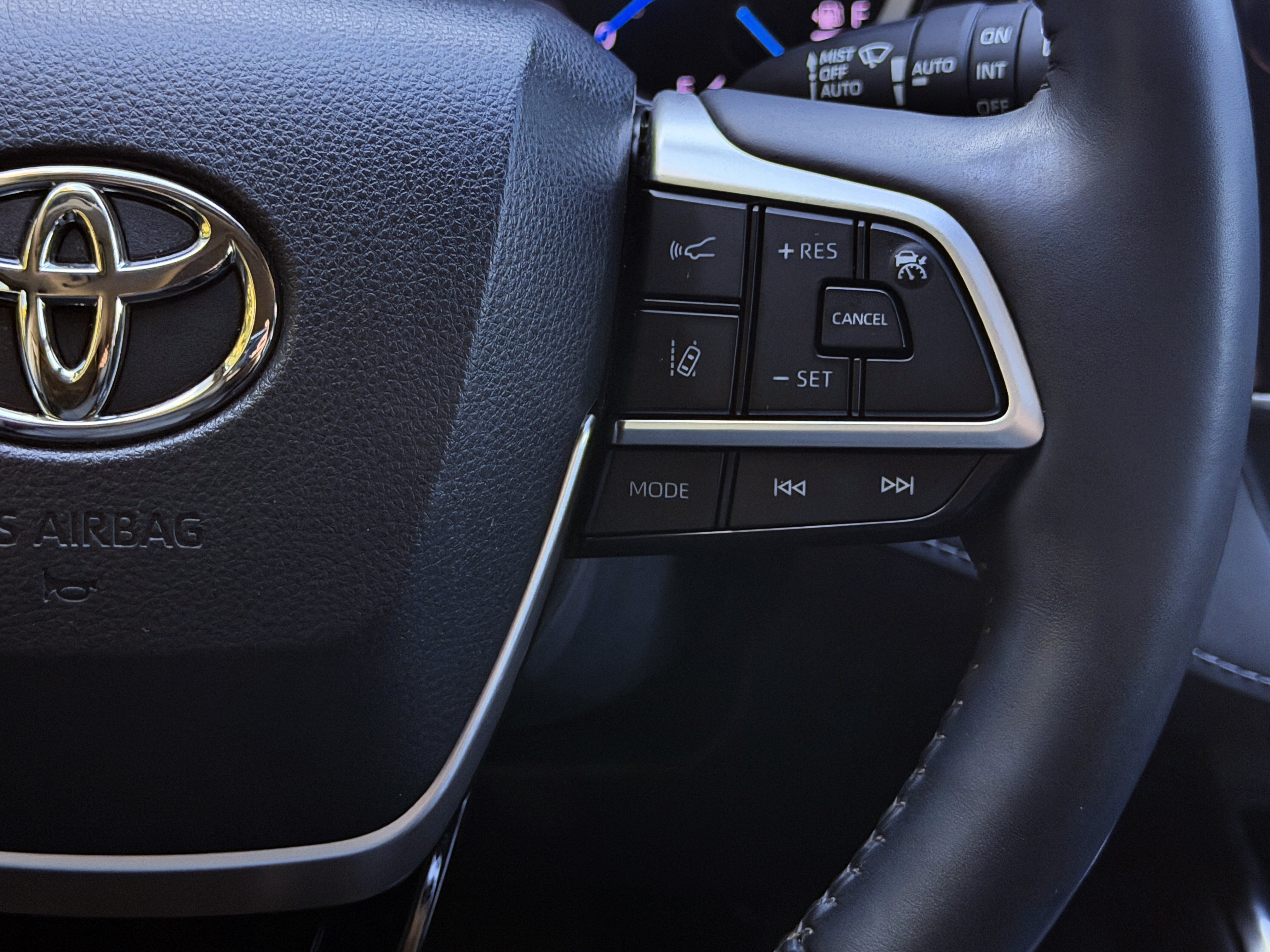 Used 2022 Toyota Highlander Platinum AWD/4WD image 36