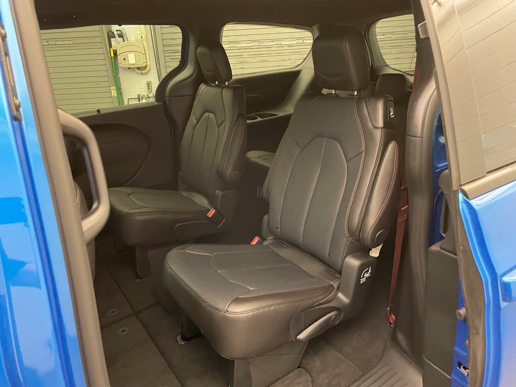 New 2027 Chrysler Pacifica Select FWD image 15