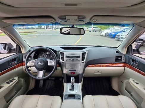 Used 2011 Subaru Outback 3.6R Limited w/ PWR Moonroof Pkg image 9