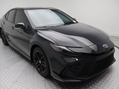 Certified 2025 Toyota Camry SE image 6