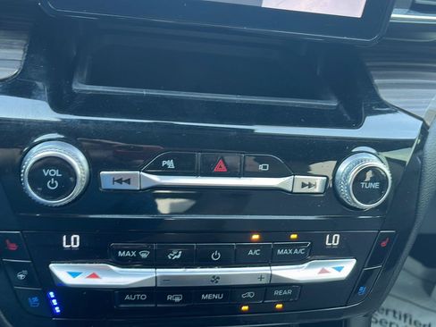 Used 2021 Ford Explorer Limited w/ Equipment Group 301A AWD/4WD image 16