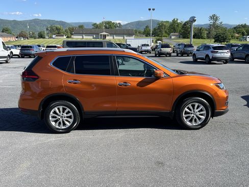 Used 2018 Nissan Rogue SV AWD/4WD image 5