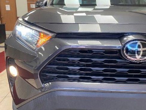 Used 2021 Toyota RAV4 XLE w/ Convenience Package image 10