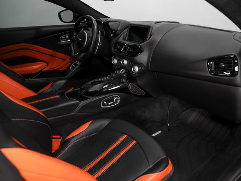 Used 2019 Aston Martin V8 Vantage Coupe RWD image 2