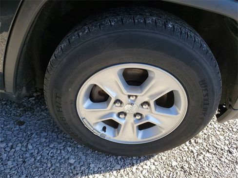 Used 2014 Jeep Grand Cherokee Laredo w/ Security & Convenience Group image 7