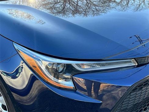 Used 2022 Toyota Corolla LE image 11
