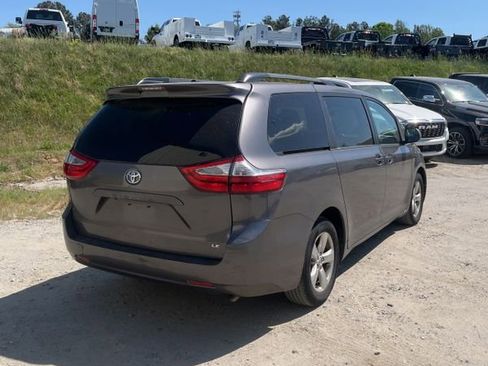Used 2016 Toyota Sienna LE FWD image 2