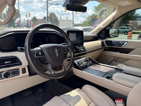 Used 2018 Lincoln Navigator L Reserve w/ Technology Package AWD/4WD image 11