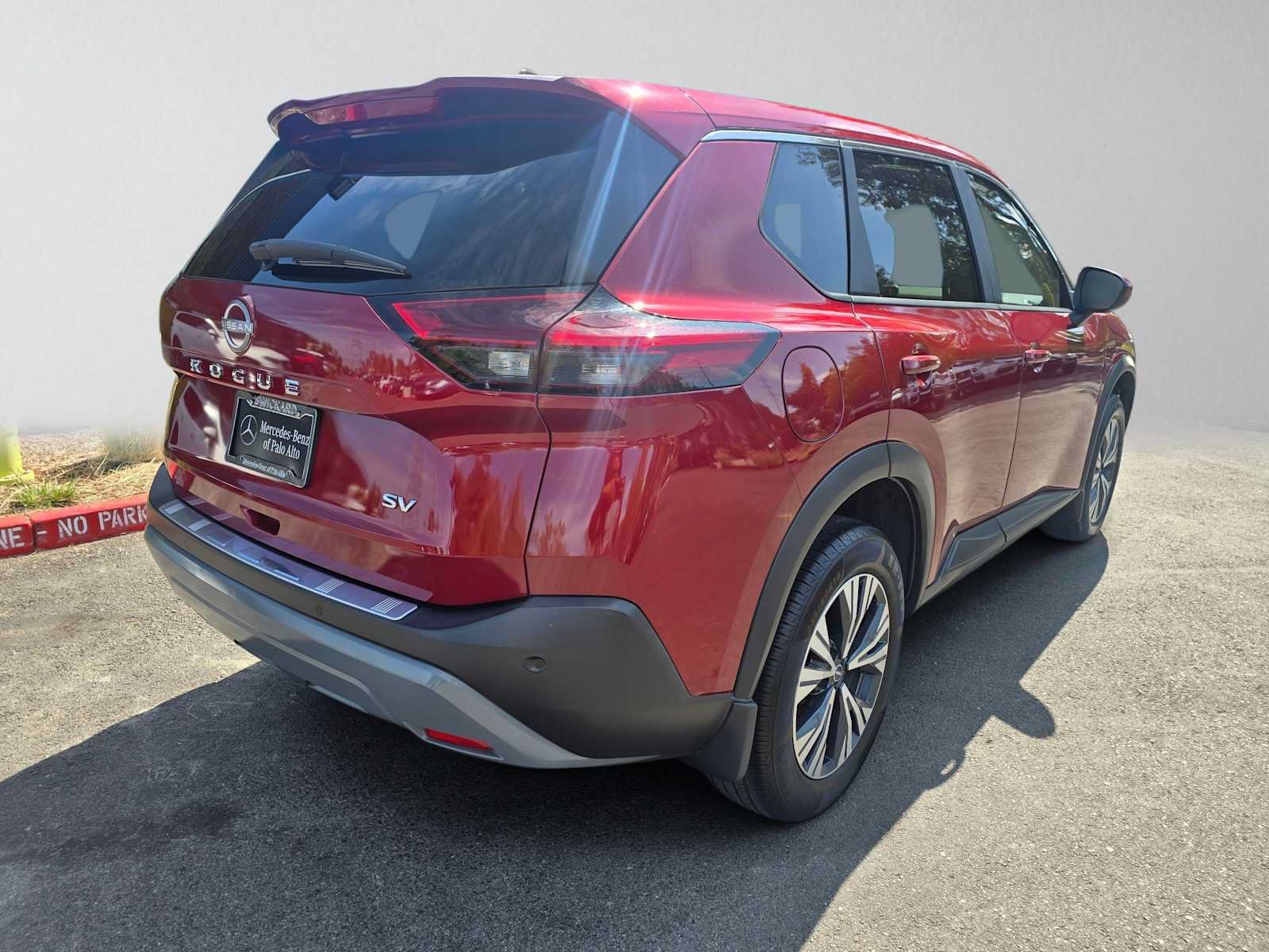 Used 2023 Nissan Rogue SV FWD image 3
